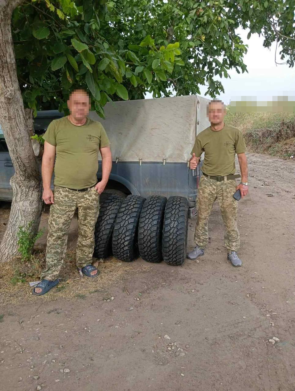 Для військових на Куп’янському напрямку передали гуму для авто