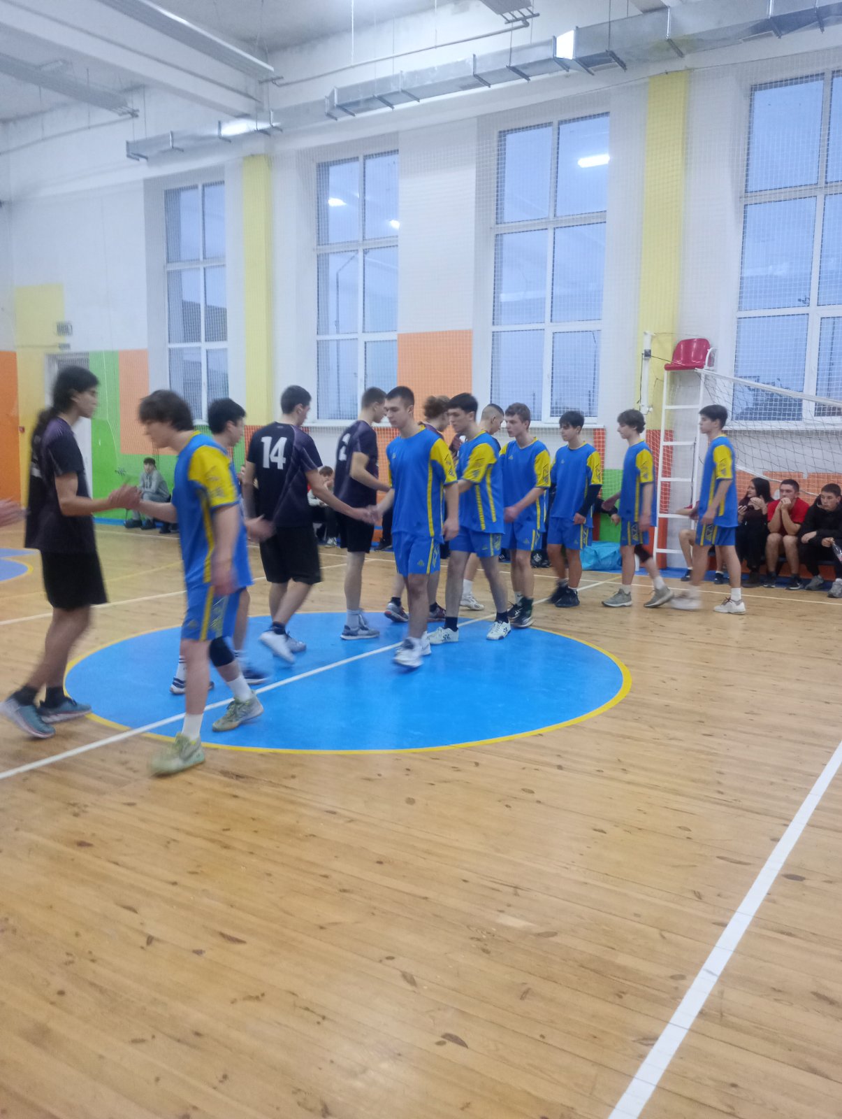 Пліч-о-пліч: змагання з баскетболу серед юнаків 9-11 класів