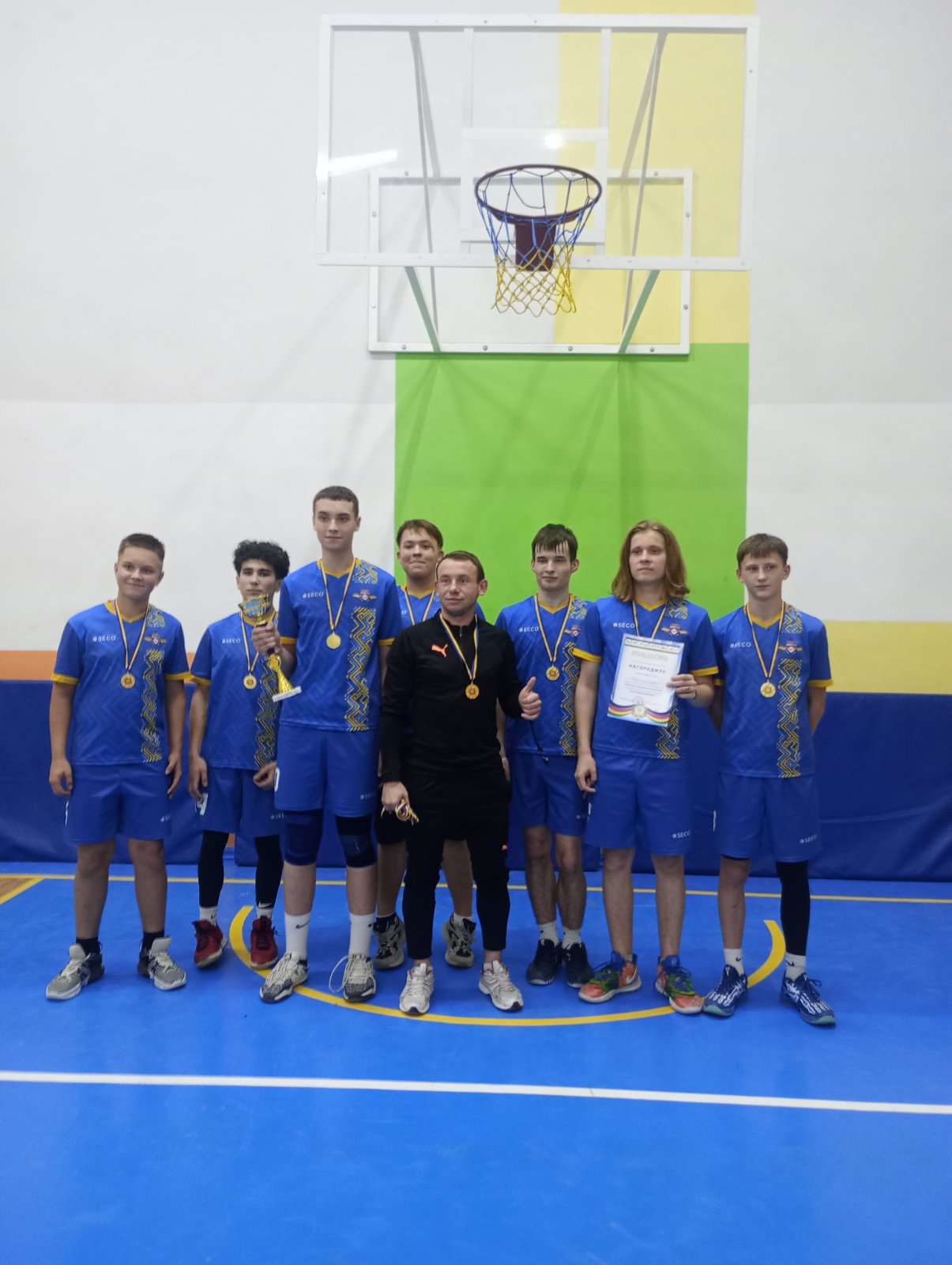 Пліч-о-пліч: змагання з баскетболу серед юнаків 9-11 класів