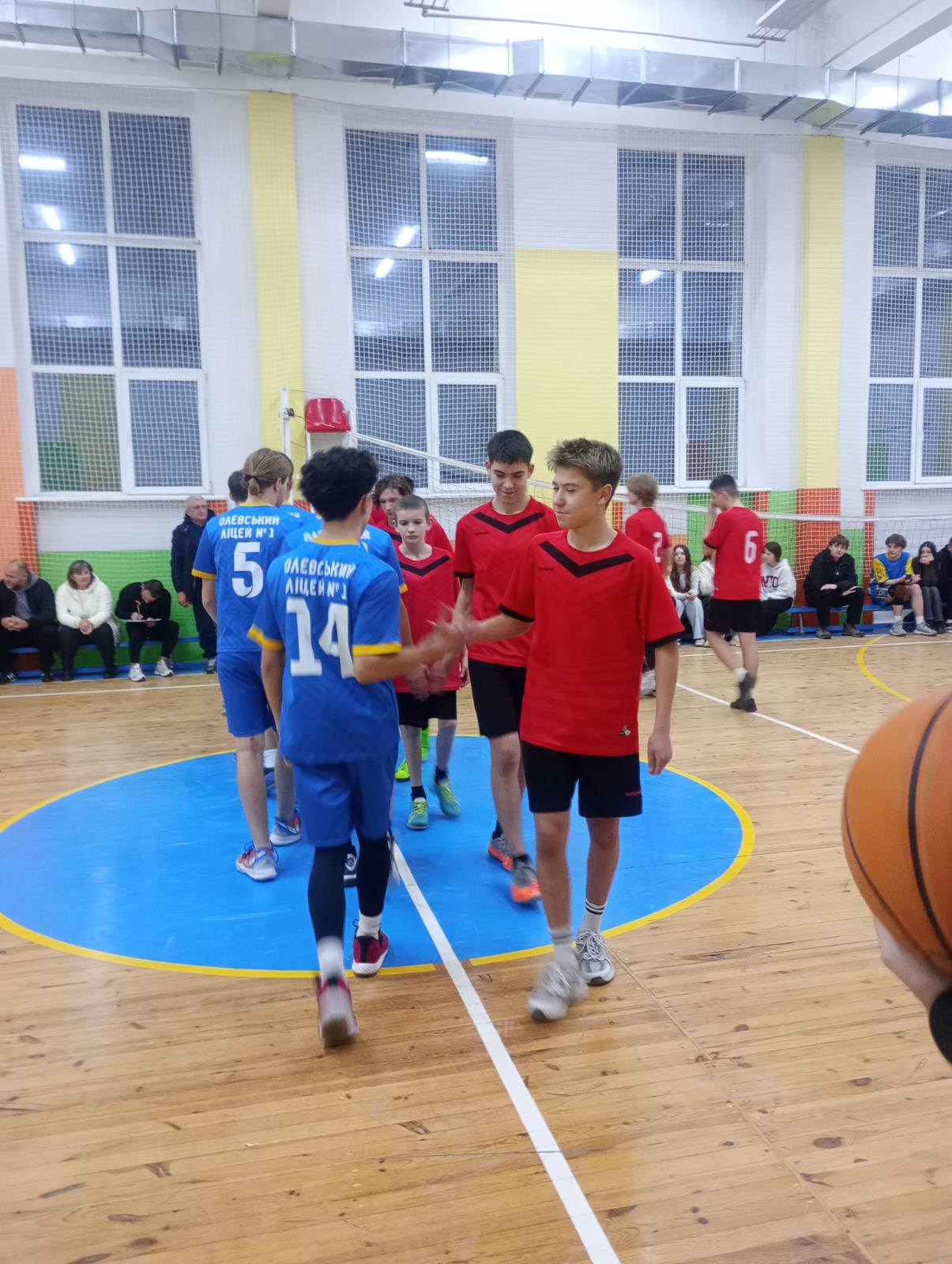 Пліч-о-пліч: змагання з баскетболу серед юнаків 9-11 класів