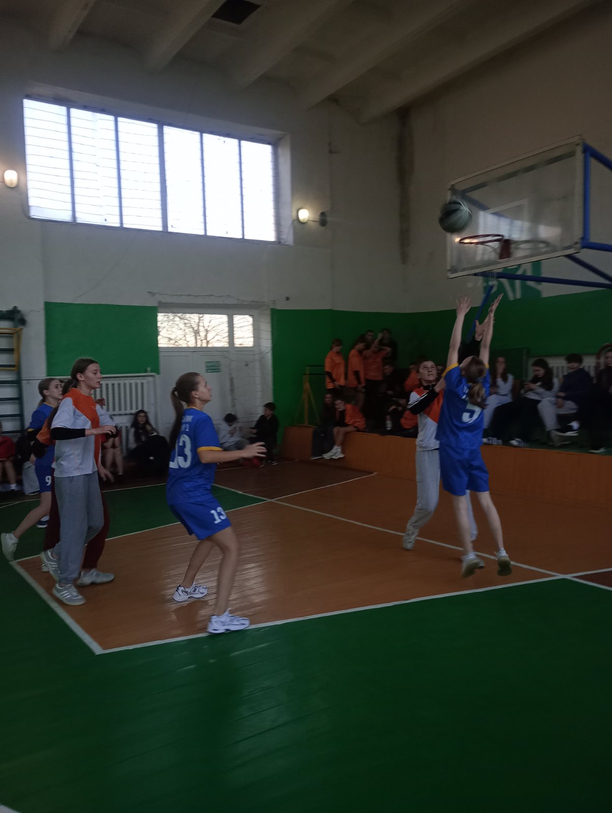 Пліч-о-пліч: змагання з баскетболу серед дівчат 9-11 класів