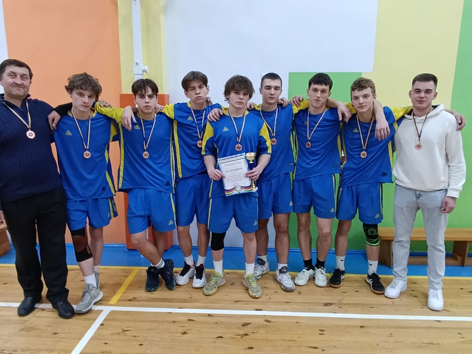 Пліч-о-пліч: змагання з баскетболу серед юнаків 9-11 класів