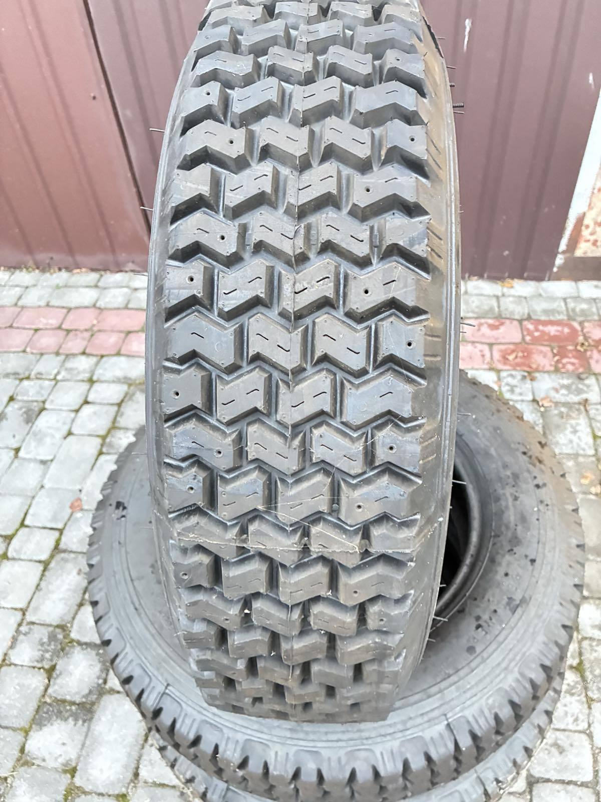 Комплект шин для військового з села Кишин