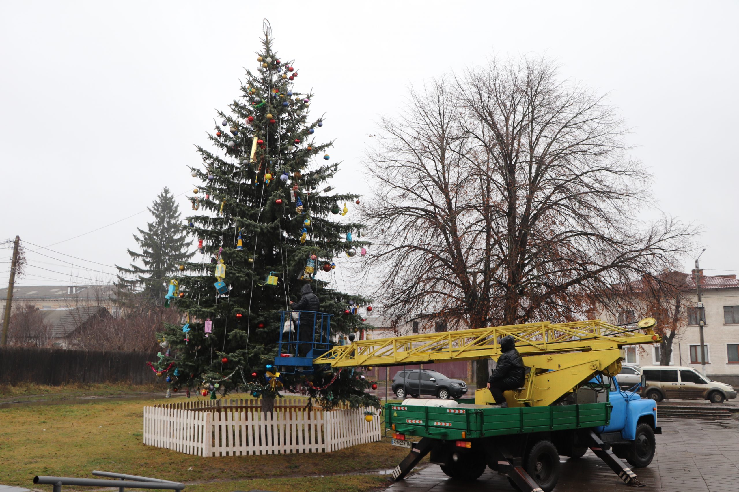 Друга благодійна акція «Придбай ялинкову прикрасу – підтримай Захисника»