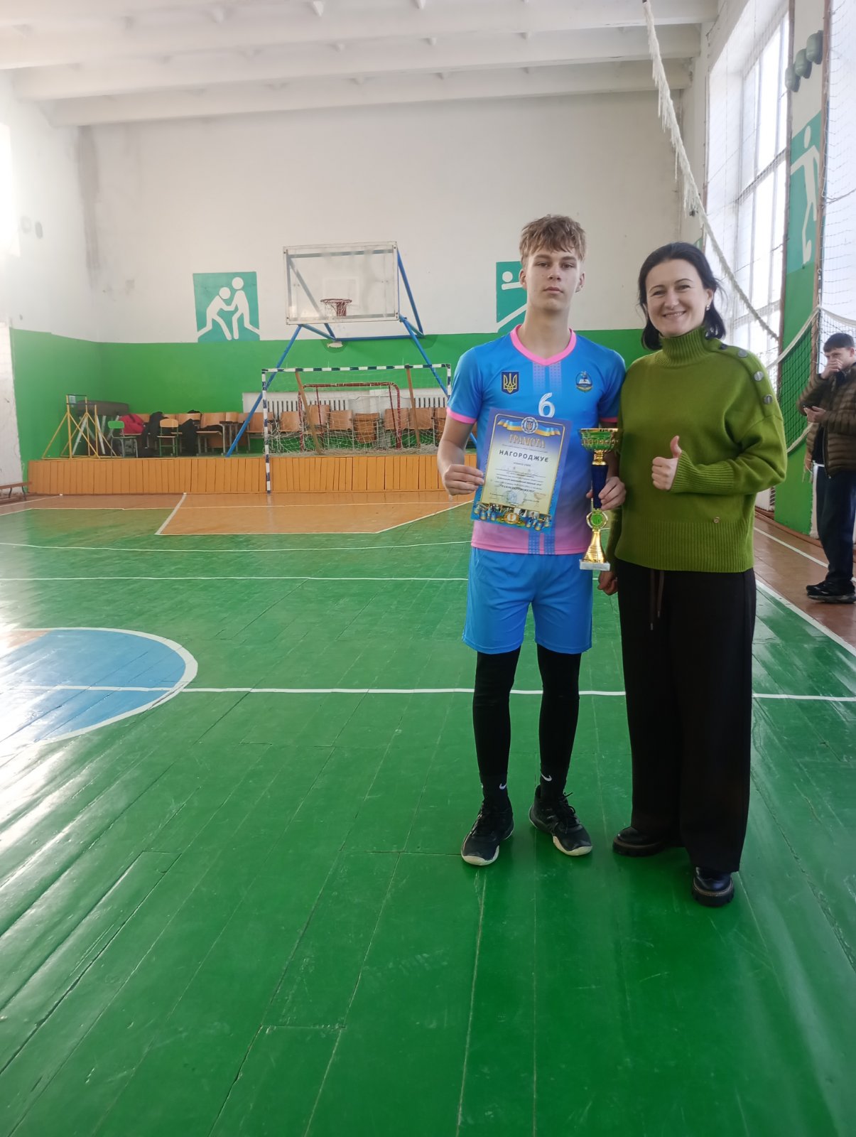 Пліч-о-пліч: змагання з гандболу серед юнаків